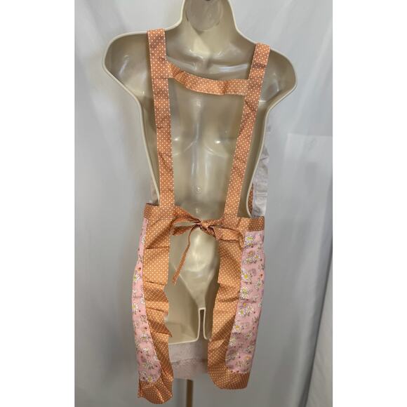 GWP - Vintage-Inspired Pink Daisy Print Apron with Polka Dot Accents - Picture 12 of 12